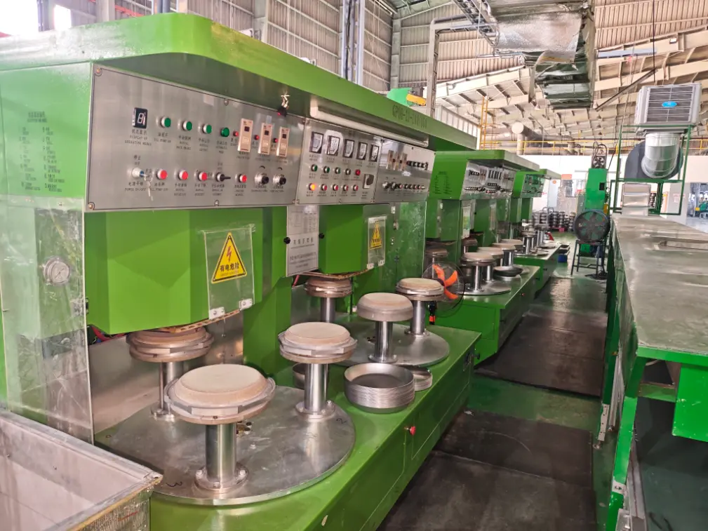 מכונת הלחמת בסיס כלי בישול הותקנה בחו